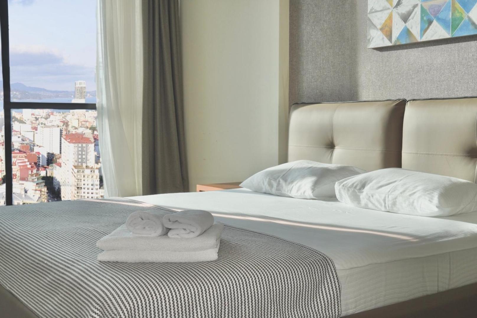 Season Suite Apart-Hotel バトゥーミ エクステリア 写真