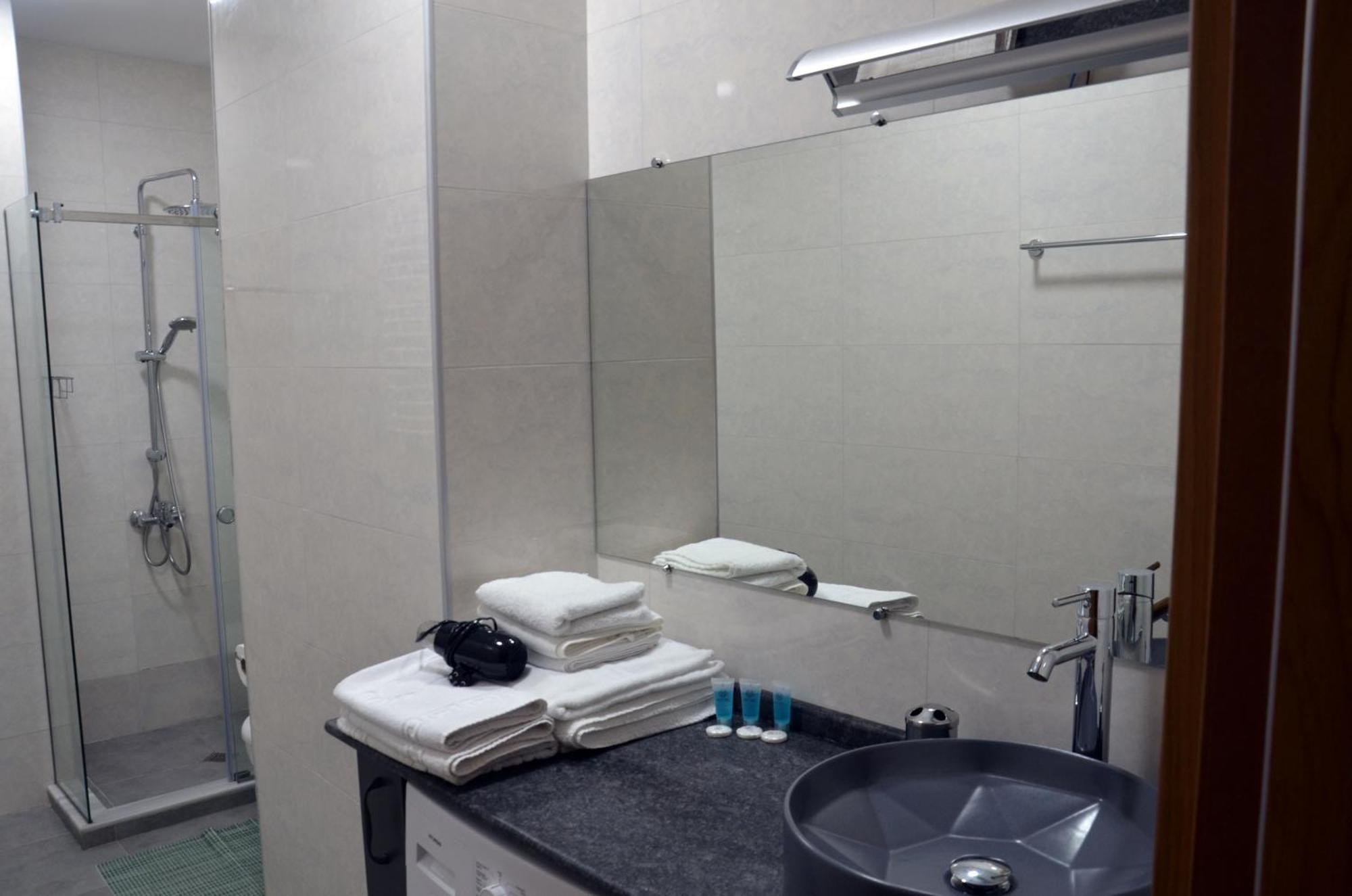 Season Suite Apart-Hotel バトゥーミ エクステリア 写真