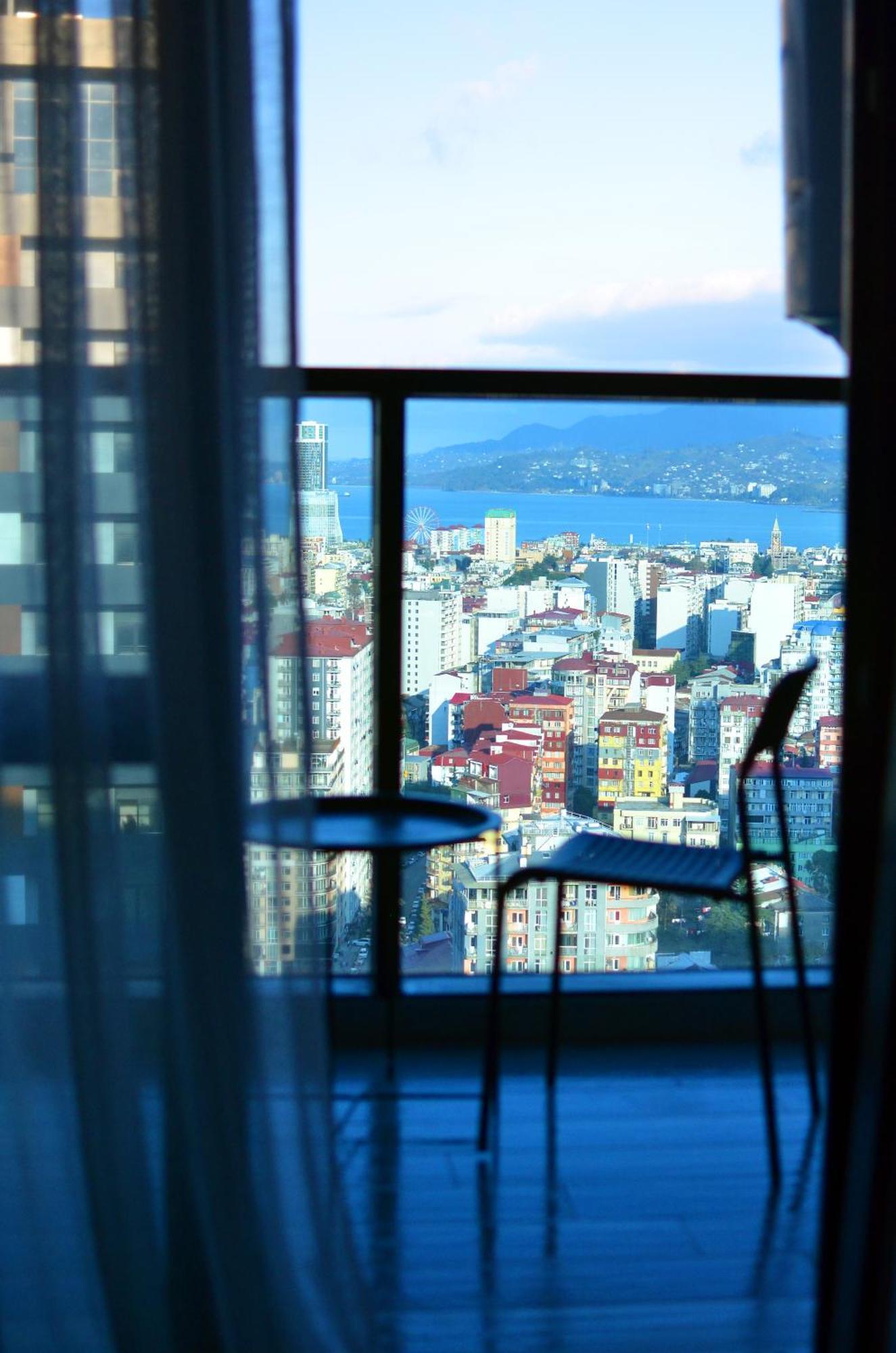 Season Suite Apart-Hotel バトゥーミ エクステリア 写真