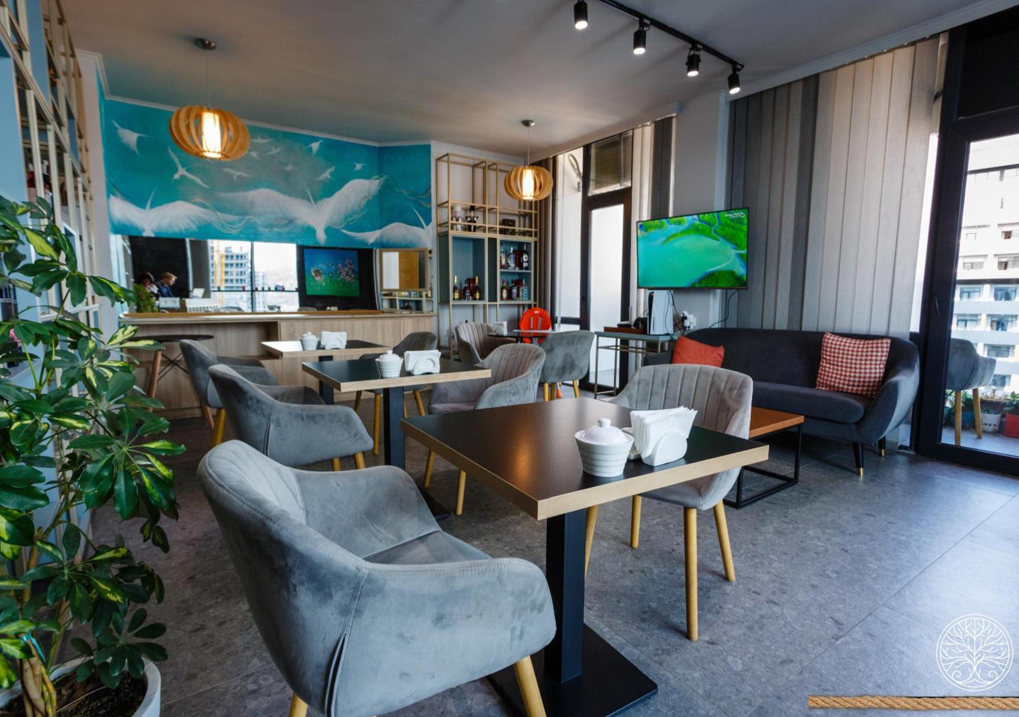 Season Suite Apart-Hotel バトゥーミ エクステリア 写真